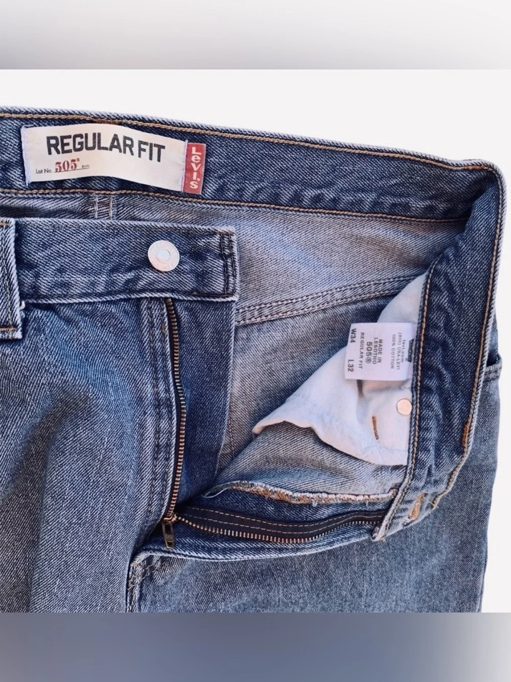 Levi’s Y2K 505 Regular Fit Medium Stonewash Straight Leg Jeans ~ Men’s 34/32
